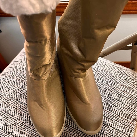 Linda Lundstrom winter boots gold sz 7. - Picture 2 of 6